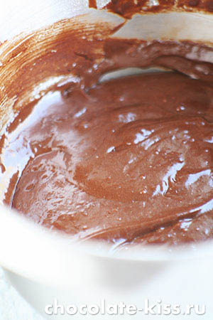 Шоколадный пирог с кремом
